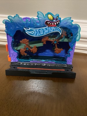 hot wheels downtown aquarium bash