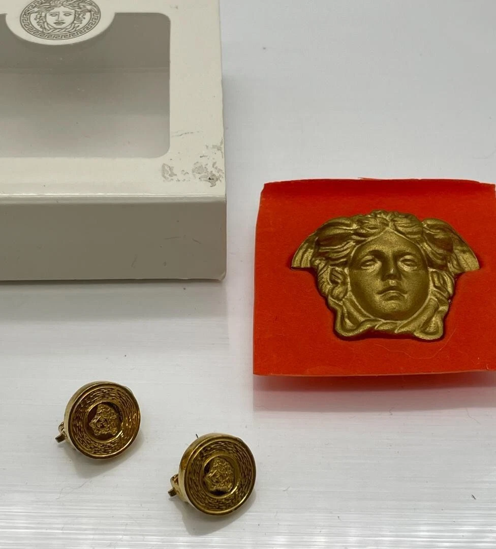 Auth Gianni Versace Medusa Brooch Earring Set Gold Color Vintage