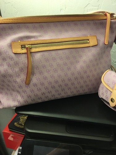 Dooney And Bourke große lavendelfarbene Umhängetasche/Handgelenktasche neu mit Etikett - Bild 5 von 12