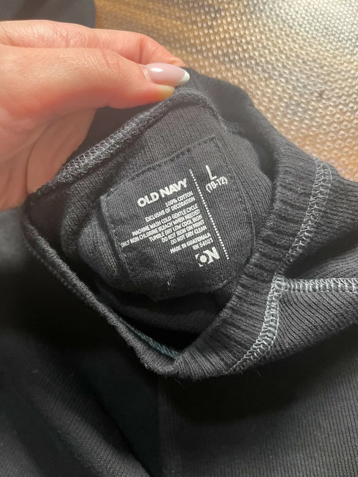 Sudadera Old Navy para niños cuello redondo manga larga negra algodón talla L (10-12) Foto 4 de 4