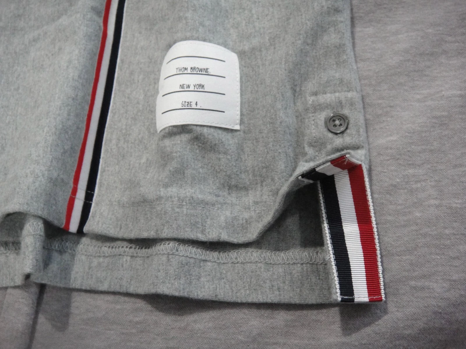 THOM BROWNE Maglione girocollo THOM BROWN colore grigio TB4