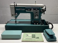 Vintage Sewing Machine Universal Zig Zag De Luxe Model MZ Pedal Manual SERVICED