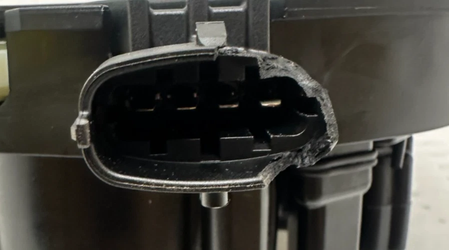 Bomba de líquido de escape diésel BOSCH Wrangler Gladiator Ram 1500 Promaster 3,0 L (DEF) Foto 3 de 4