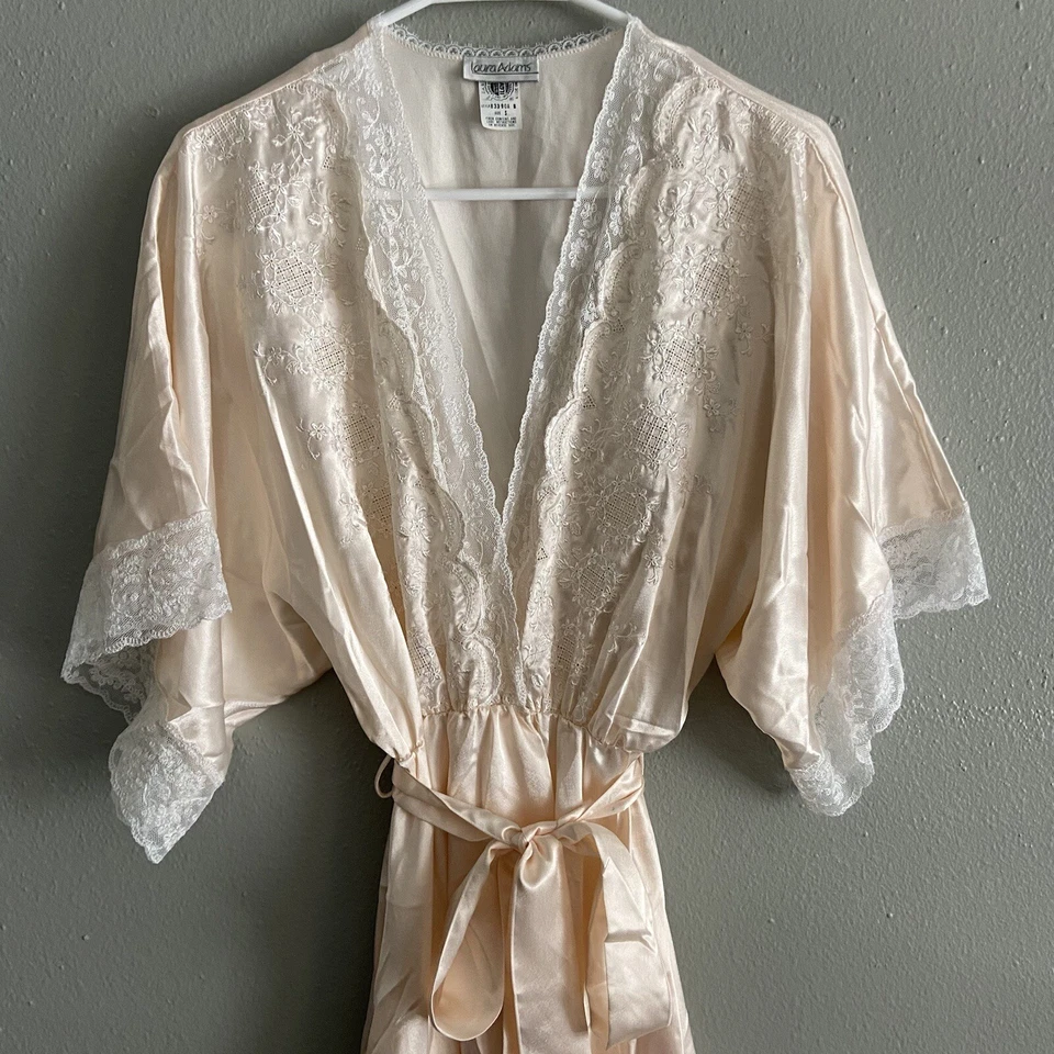 Bata larga de encaje satinado Laura Adams rosa melocotón talla S vintage kimono vestido Foto 2 de 4