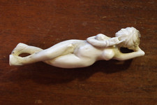 Akt Schnitzerei  Doktorlady  aus Hirschhorn  11 cm