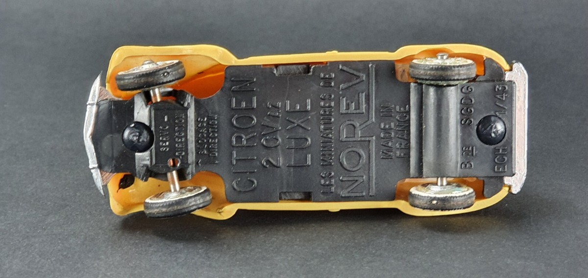 Ancienne NOREV Citroën 2CV AZ LUXE N°56 - Echelle 1/43 - Plastique Jaune - Occasion