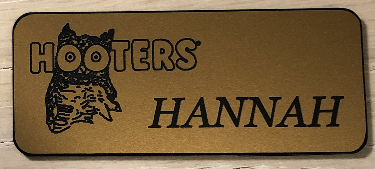 HOOTERS ピンバッジ NEW~HOOTERS Girl Uniform Fun Collectible Pin Badge Tag