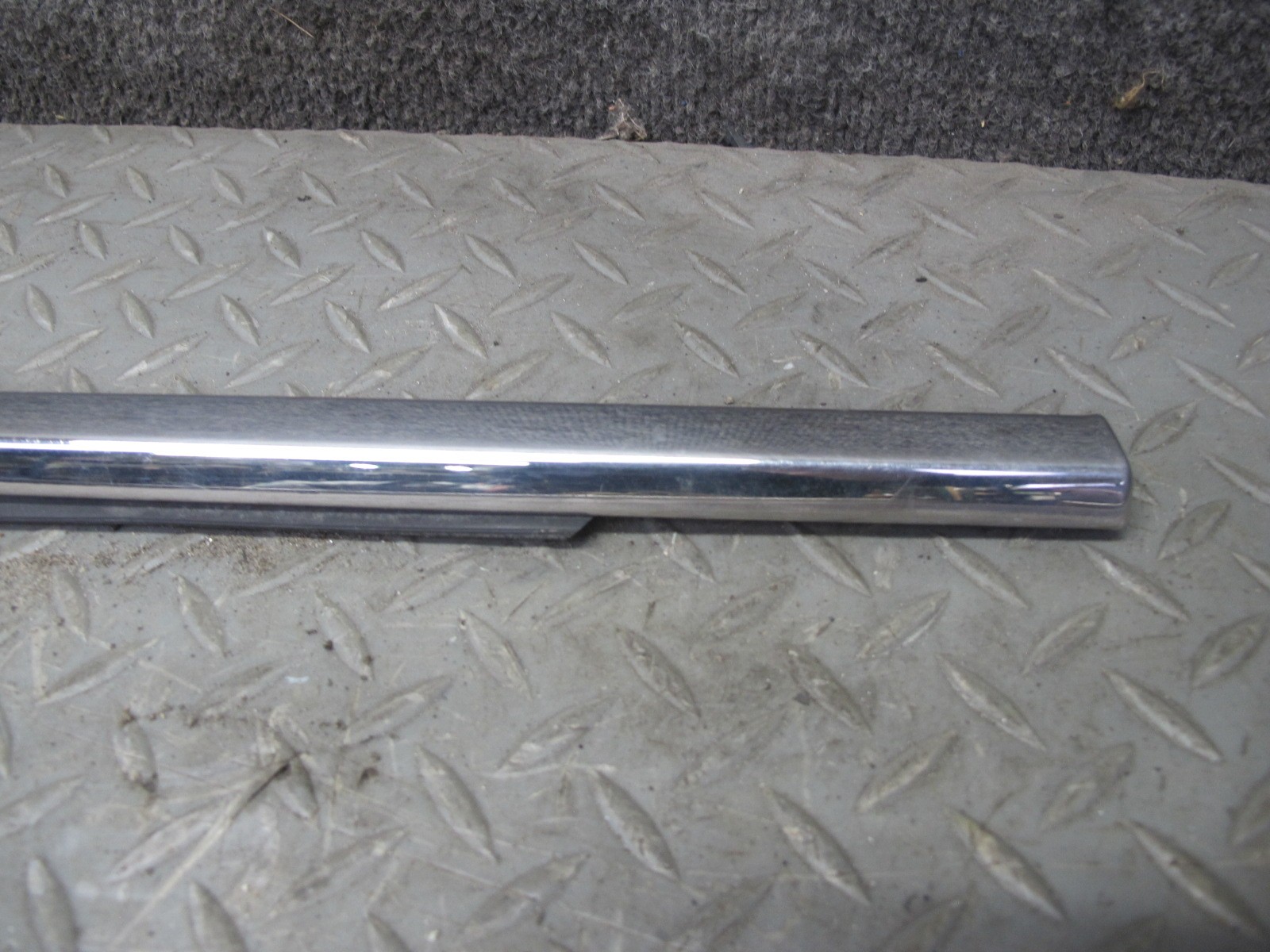 2006-2012 BENTLEY FLYING SPUR FRONT RIGHT DOOR WINDOW CHROME TRIM MOLDING SET