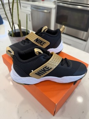 Nike Team Hustle D 12 Children's Running Shoes Black Metallic Gold Size 2.5Y