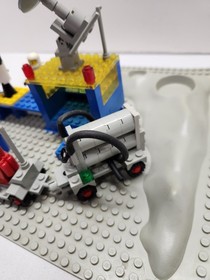 Lego Classic Space 483 Alpha 1 Rocket Base - 100% Complete w/ Manual & Minifigs