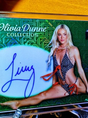 2025 Leaf OLIVIA Livvy DUNNE Auto ON CARD ink /6 Sealed Case