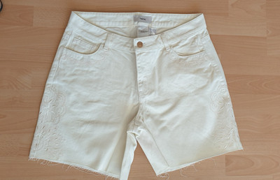 Heine Damen Jeansshorts ecu Gr. 44 mit Stickerei, neu, ohne Etikett