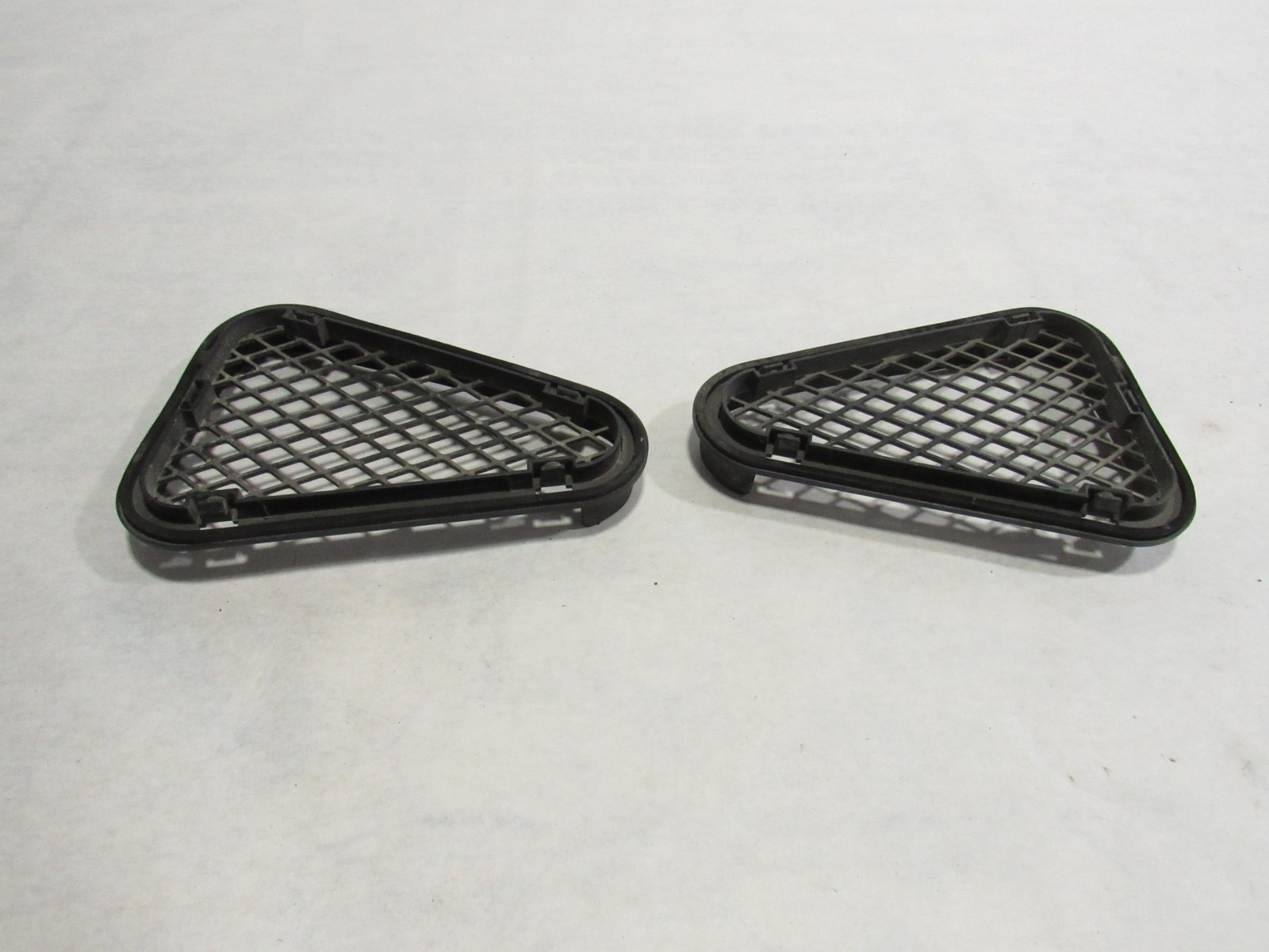14-17 Audi R8 V10 2015 5.2L Front Cowl Air Intake Vent Grille Set Pair 2 PCS ;:O
