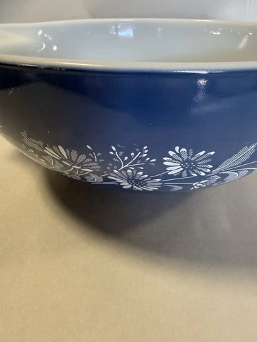 PYREX COLONIAL MIST  NUMBER 444 CINDERELLA BOWL