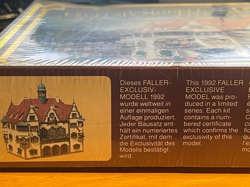 Faller H0 400 Rathaus EXCLUSIV MODELL 1992 Bausatz Neu i97245 - Bild 7 von 11