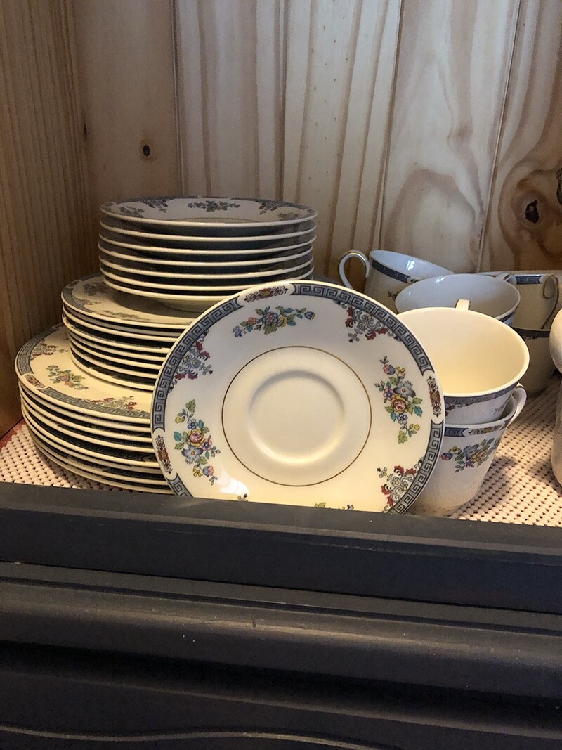 Royal Doulton Cotswold Fine China Blue/white. Never Used. 32