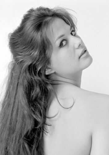 Claudia Cardinale Monochrome Photo Print 15 (A4 Size-210 x 297mm-8.5" x 11.75") - Picture 1 of 2