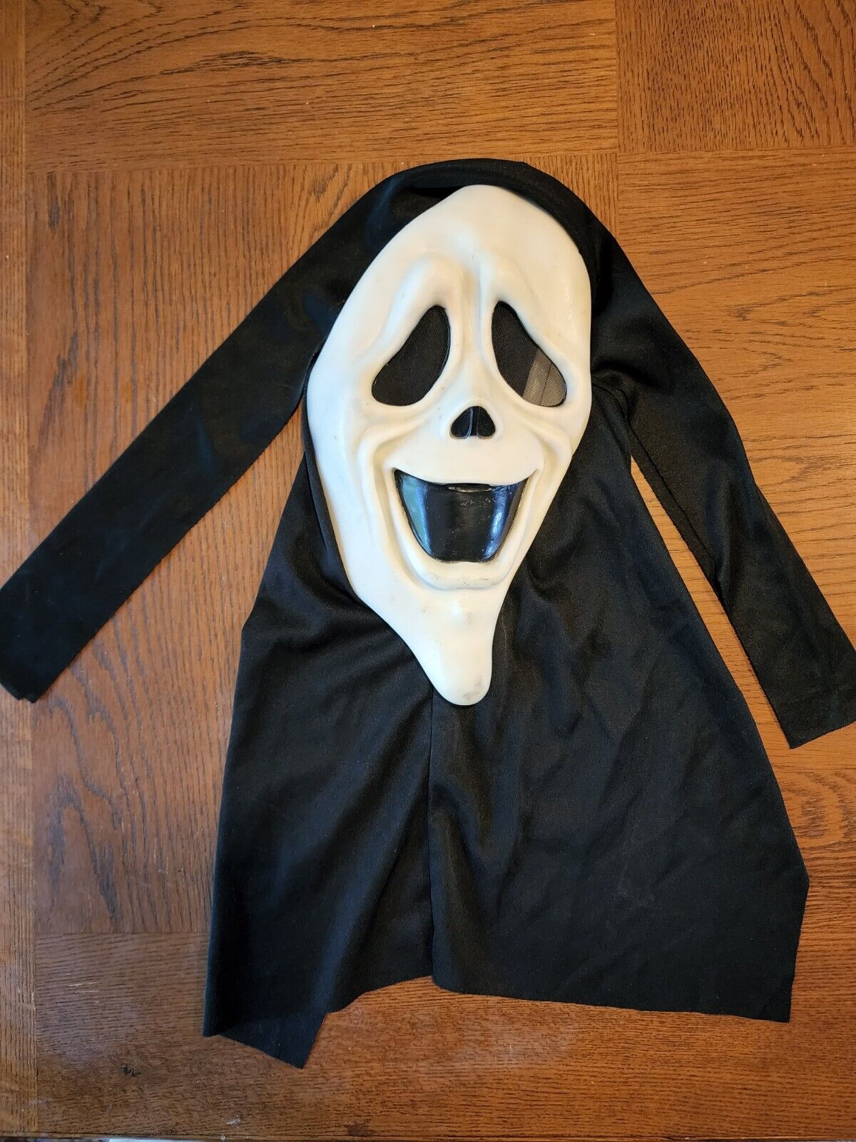 Mens Scary Movie Smiley Scream Spoof Ghost Face Halloween Costume Mask Fun  World