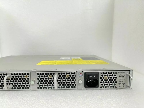Cisco DS-C9148S-K9 V02 48-port 16G Multilayer Fabric Switch 2x AC PSU - Tested - Picture 3 of 5
