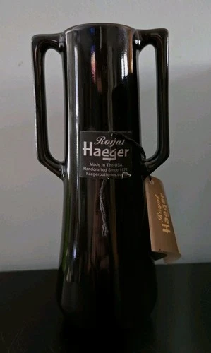 Haeger Pottery 8.25” Black Art Deco Adam Vase #1871 Design No 1 Great Condition