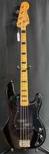 Squier Classic Vibe 70's Precision Bass 4-String Bass Guitar Gloss Black Finish