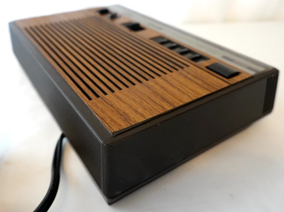 Rádio-relógio GE 7-4624B AM/FM display digital grão de madeira totalmente testado - Imagem 4 de 4