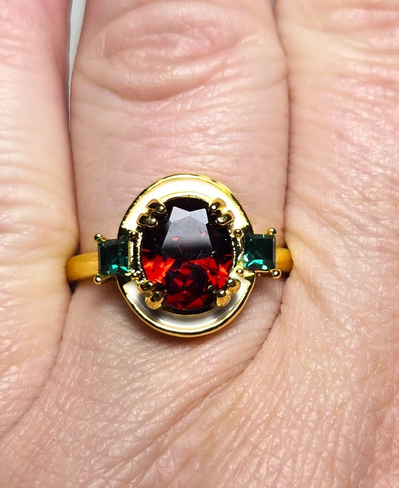 Vintage Art Deco Style Oval Lab Created Garnet & Emerald with White Enamel Ring - Image 3 of 4