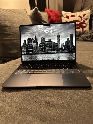 Apple MacBook Air (2025),13.6 Zoll, M2, 16GB RAM Garantie bis Mai 2026
