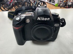 Nikon D70 6.1MP DSLR Camera. Body Only.