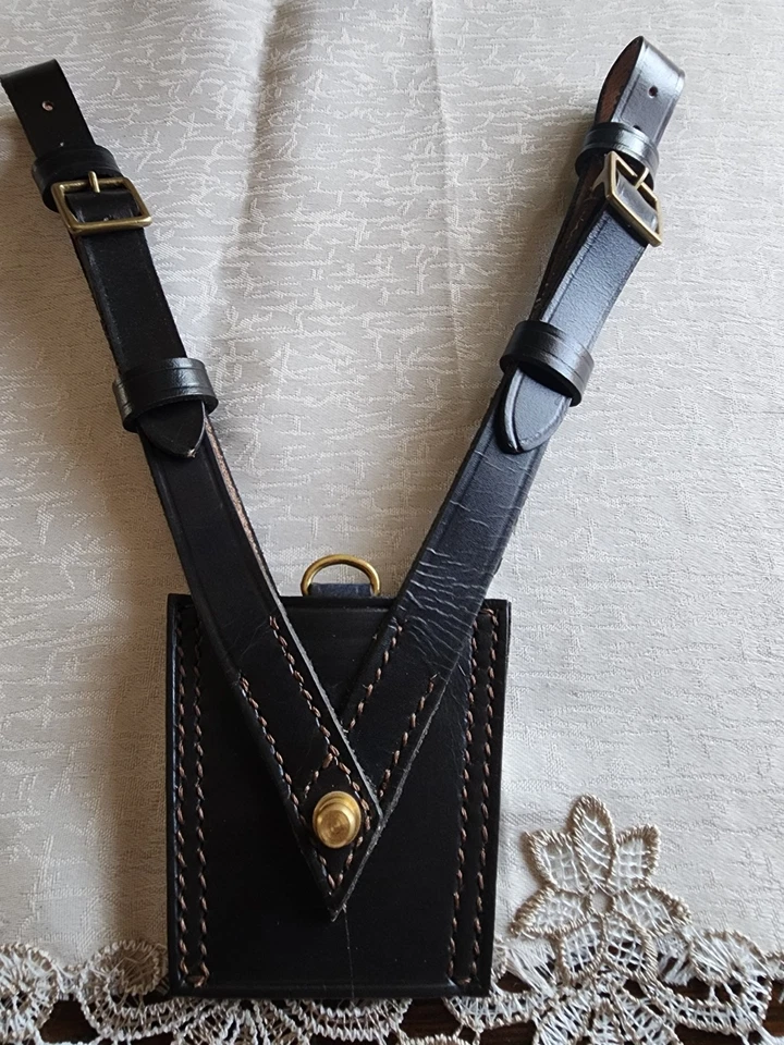 leather sheath (known in English as a sword frog) for the Sam Browne belt - Image 1 of 1