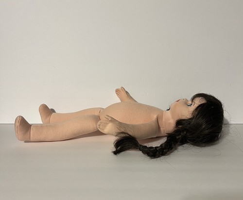 VTG Signed Robin Woods Hand Painted Cloth Fabric Doll 17.5” Black Hair 1989 - Picture 5 of 9