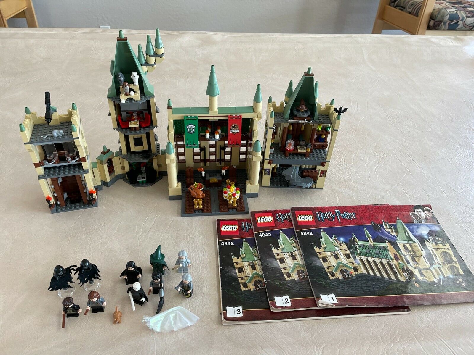 LEGO Harry Potter Hogwarts Castle Set 4842 - 99% complete w/ manuals