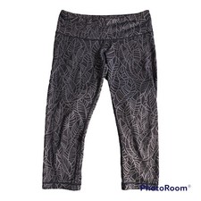 Lululemon Size 8 EUC Cropped Black with Gray Leaf Print Leggings