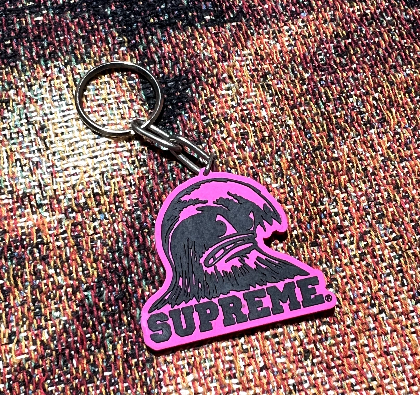 Porte clés Supreme Wave rose neuf