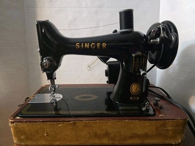Vintage Singer 99- AM534070  Sewing Machine with Pedal & Original Case Tested 