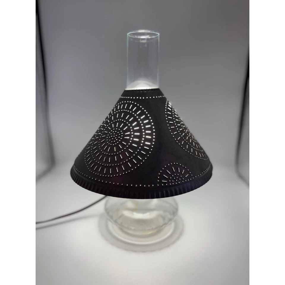Lámpara de aceite eléctrica estilo vintage punzón de hojalata pantalla rústica luz de acento de granja Foto 4 de 4