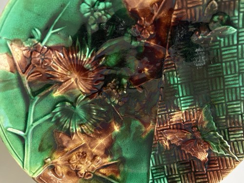 Antiker Wedgwood Majolika Teller 1882 grün braun Blumen Schmetterling 9 Zoll - Bild 2 von 14