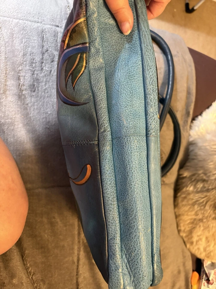 Cartera de cuero azul pintada a mano con doble asa Anuschka rosas/paisley Foto 2 de 4