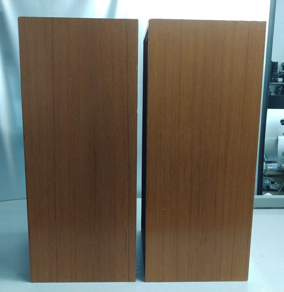 Altavoces de piso Wharfedale de colección Foto 2 de 4