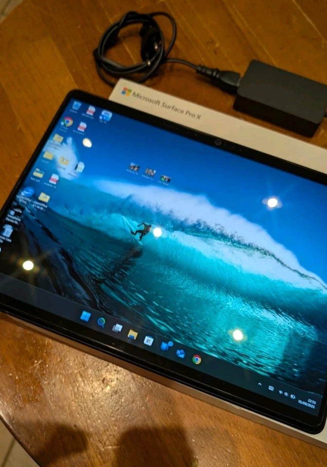 Microsoft Surface Pro X LTE 128GB 8GB RAM Windows 11+ Tastiera + Cover - Immagine 2 di 4