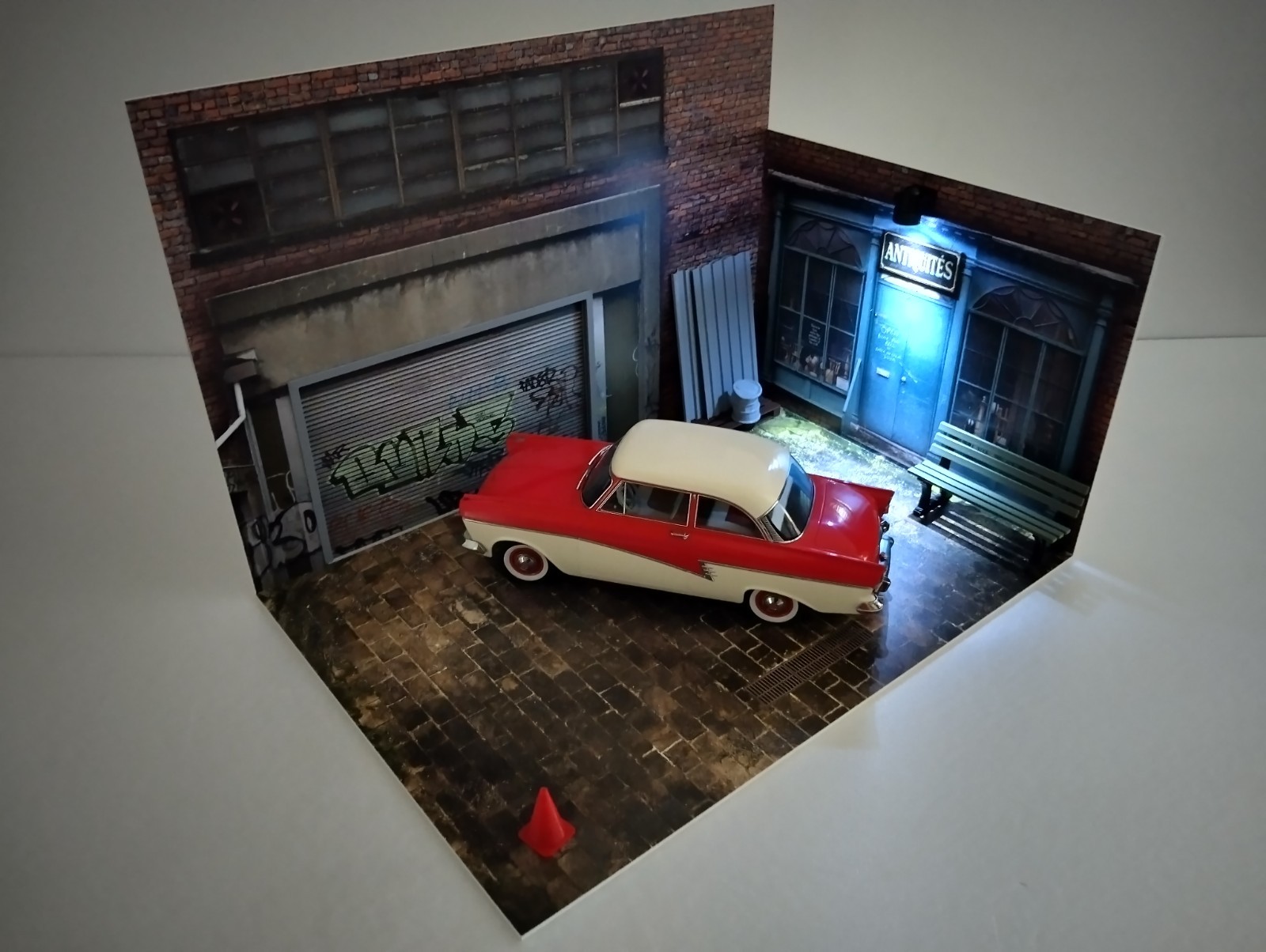 Antique Store & Garage 1:18 Scale Diorama Kit Model Car Display Scene 1/18