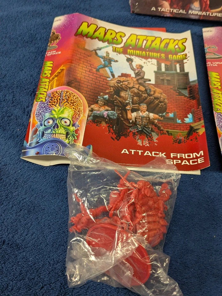 NUEVO Mars Attacks the Miniatures Game Core + 3 NUEVO Paquete de Expansiones Lote Mantic Foto 2 de 4