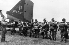 WWII Photo D-Day Paratroops 101st ABN C-47 WW2 World War Two Normandy /1076