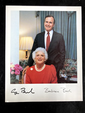 PRESIDENT GEORGE H.W. BUSH AND BARBARA BUSH AUTOGRAPHED PHOTO, SEPT 10TH, 1990
