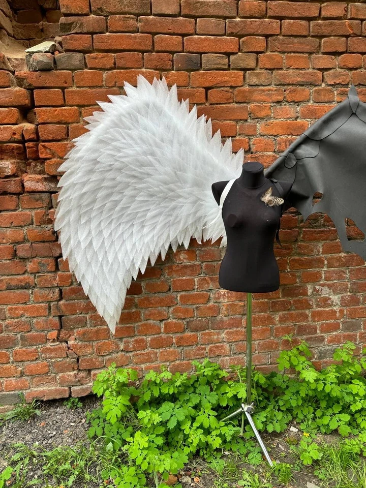 Fantasia de Halloween asas de anjo preto e branco diabo Lúcifer Luzefer feita à mão - Imagem 2 de 4