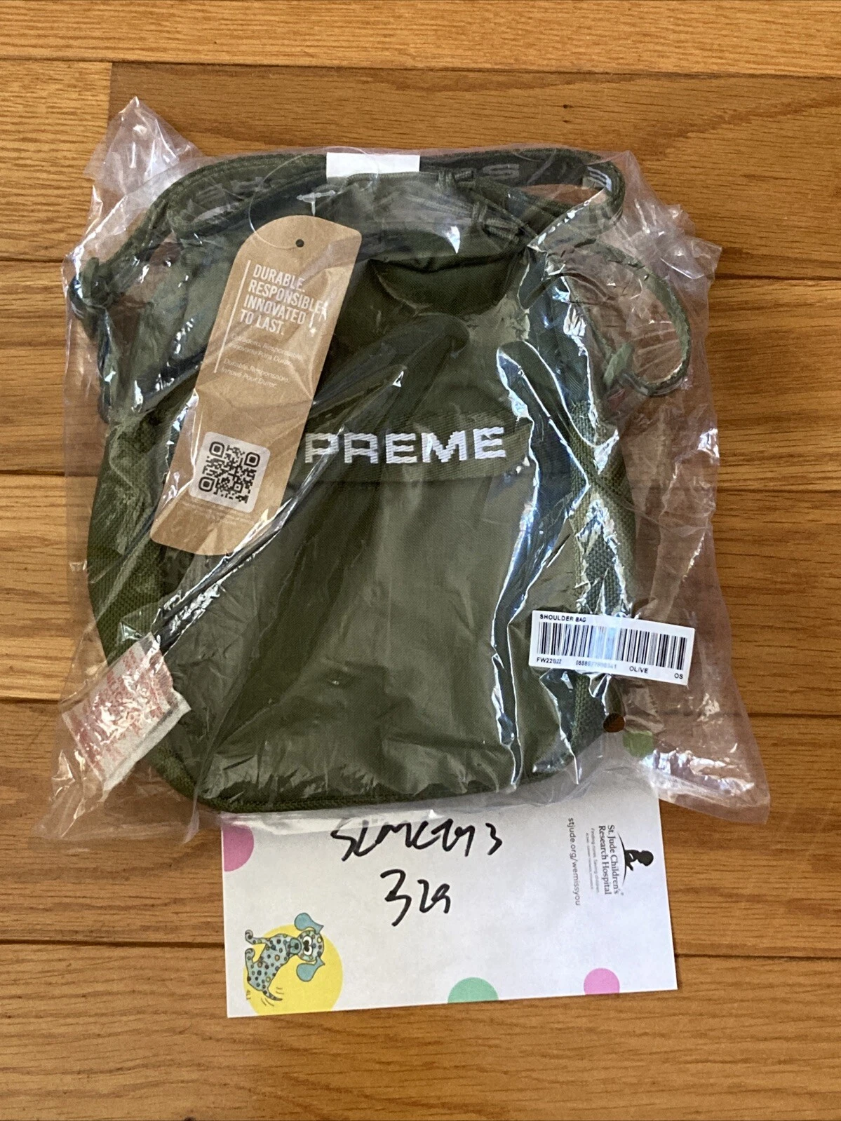Petit sac à bandoulière homme Supreme FW22   Vert olive en main expédié maintenant