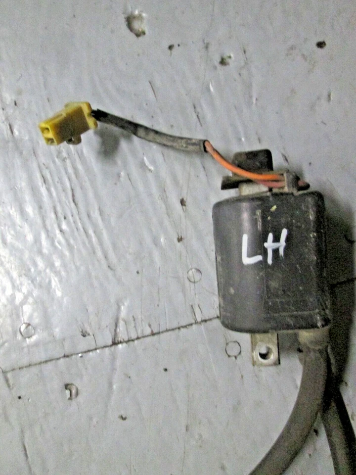 CONJUNTO DE BOBINA DE IGNIÇÃO 1+4 FABRICANTE DE EQUIPAMENTO ORIGINAL YAMAHA 1984 - 1985 FJ1100 36Y-82310-60-00 / TAMPAS - Imagem 2 de 4