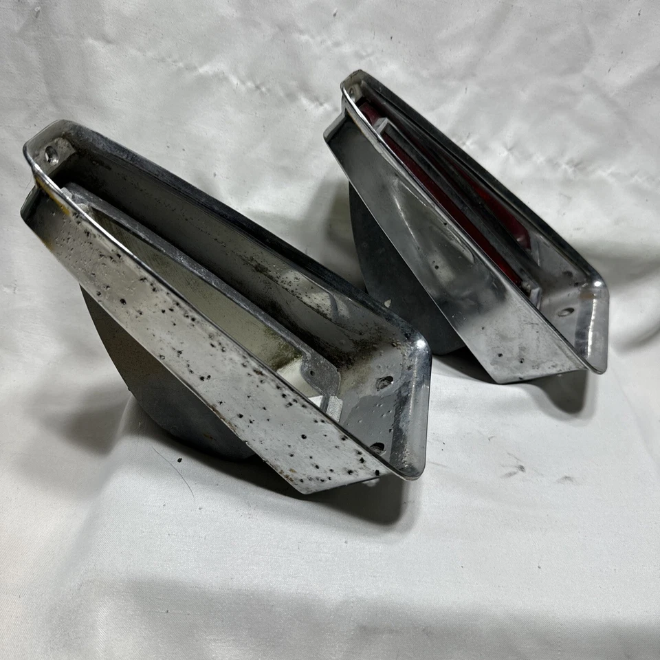 Mercury Monterey 1965 parachoques trasero carcasa de luz trasera inferior Foto 2 de 4