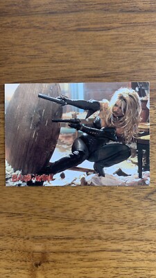 1996 Topps Dark Horse Barb Wire Movie Embossed Insert Card Pamela Anderson #E4