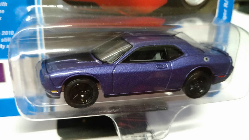 Johnny Lightning Classic Gold 2010 Dodge Challenger R/T (NG32) - Immagine 2 di 2